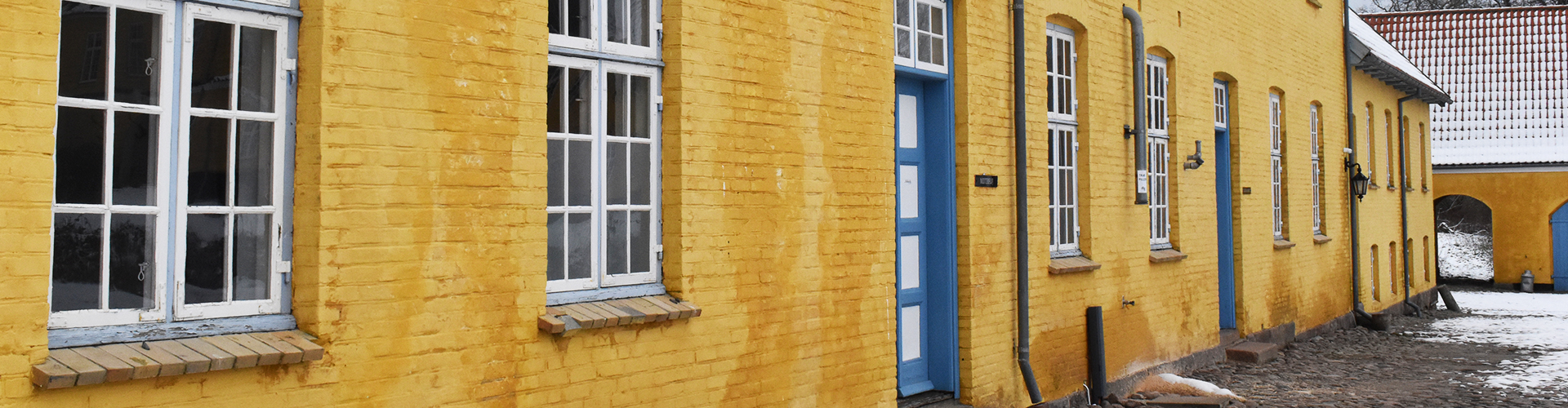 Lykkeholm slot gård hus indgang